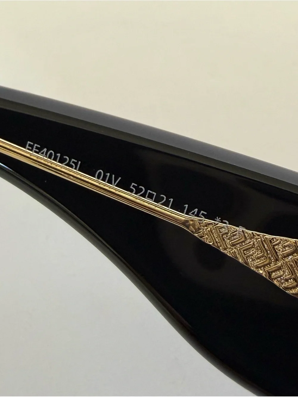 NEW!!! Fendi women black sunglasses FE40125I 01V Authentic